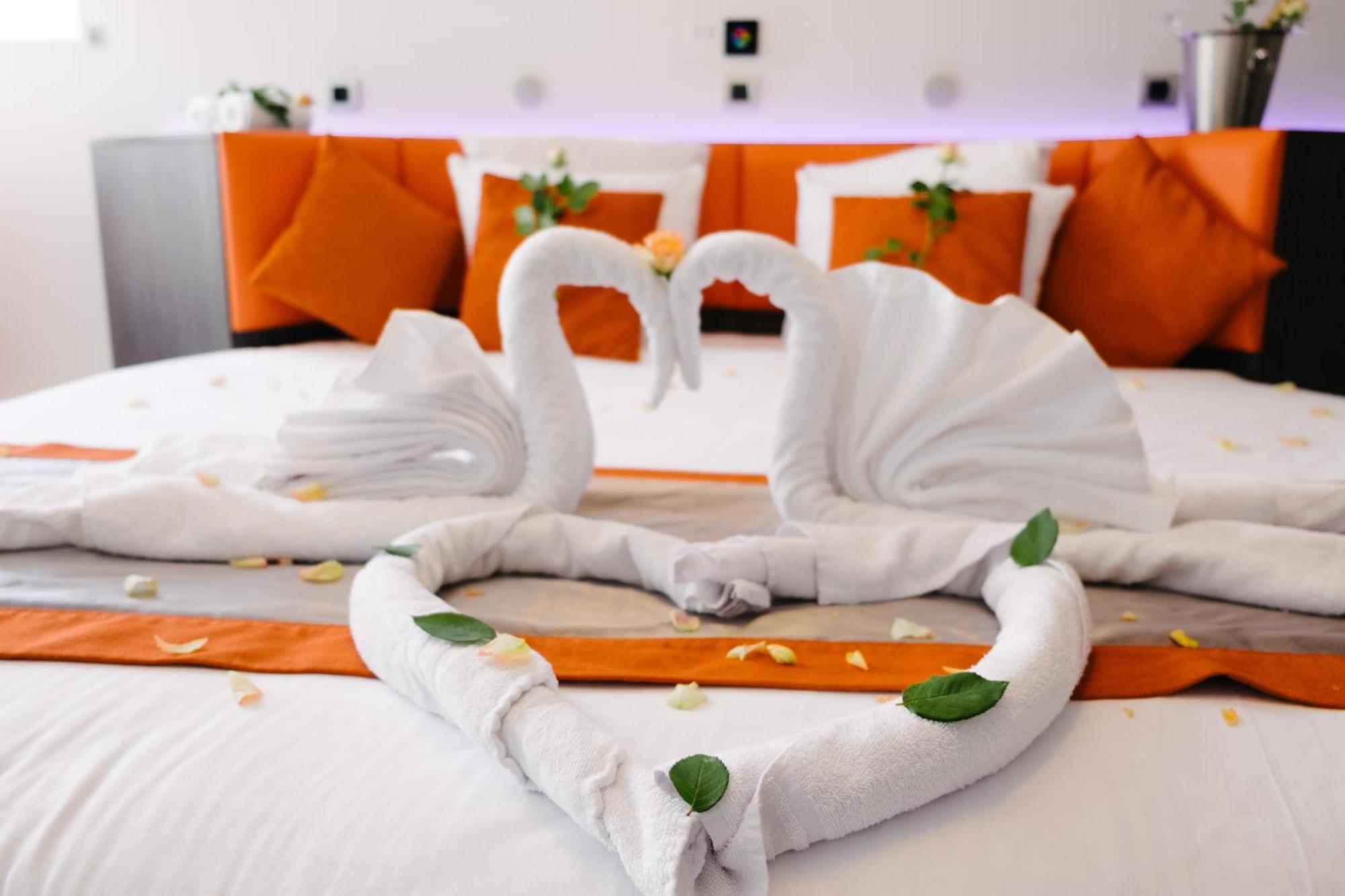 Orange Hotel La Louviere Exterior photo
